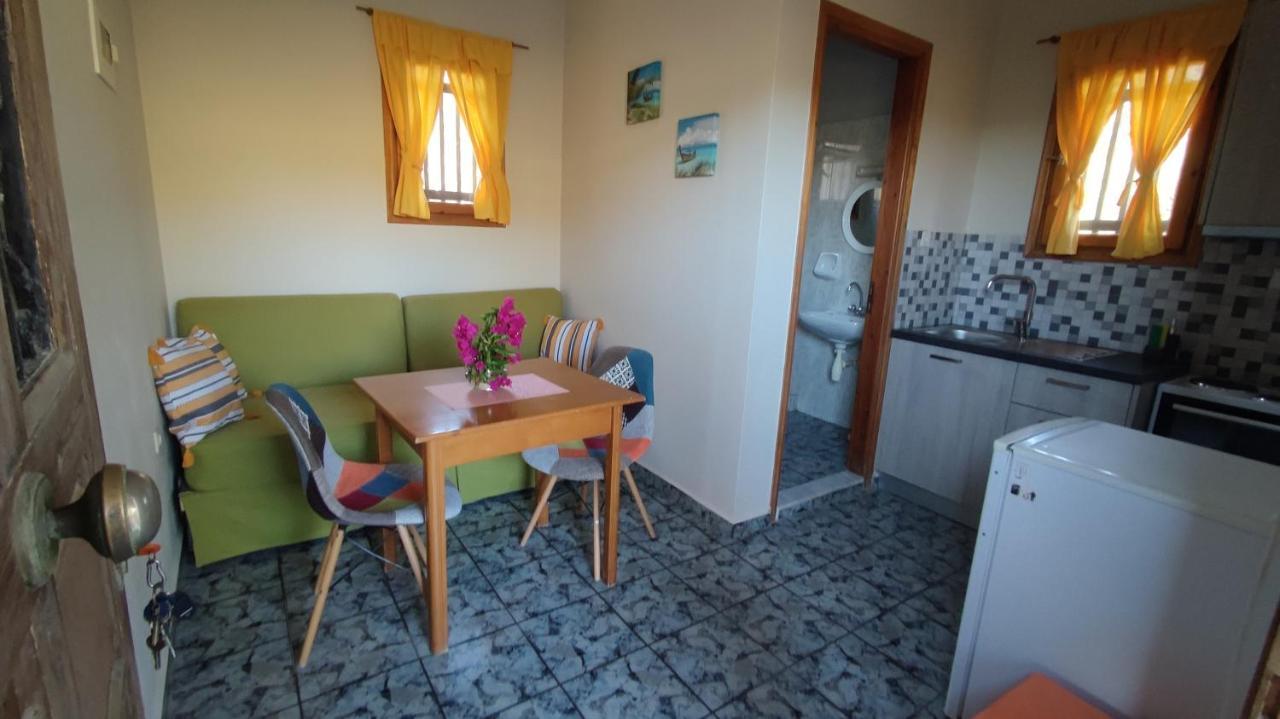 Tramonto Nel Delfini Apartment Kini Exterior photo